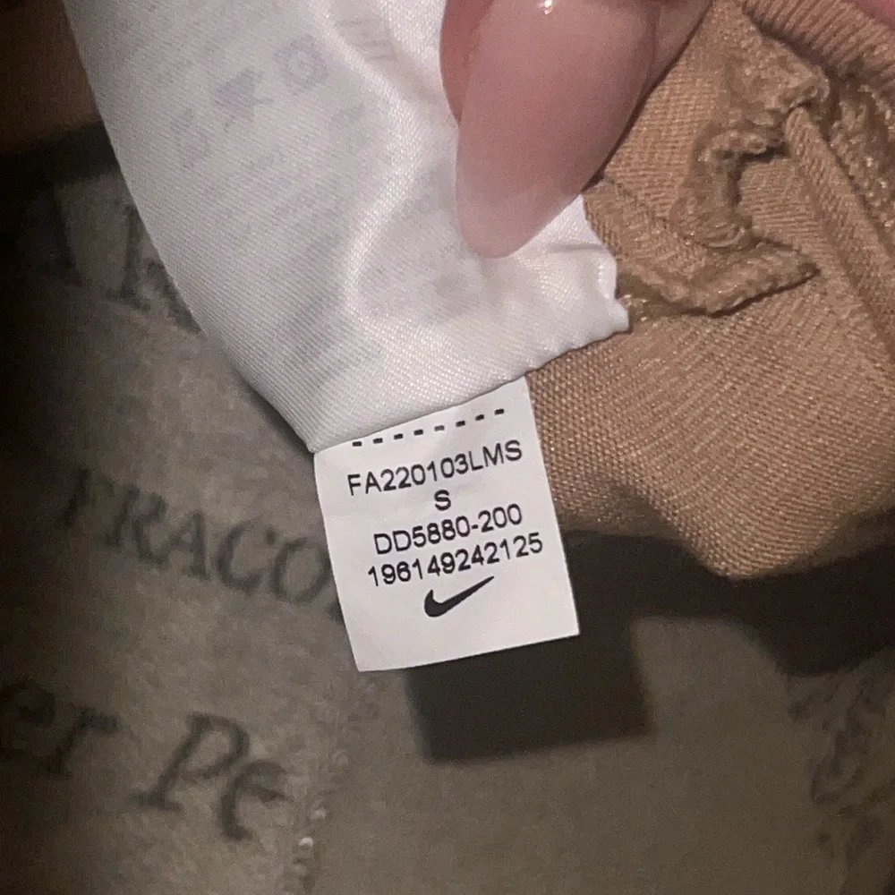 Nike Sportswear Collection Essentials Women's Sleeveless Mock Top Tan Hemp Small - Picture 9 of 11